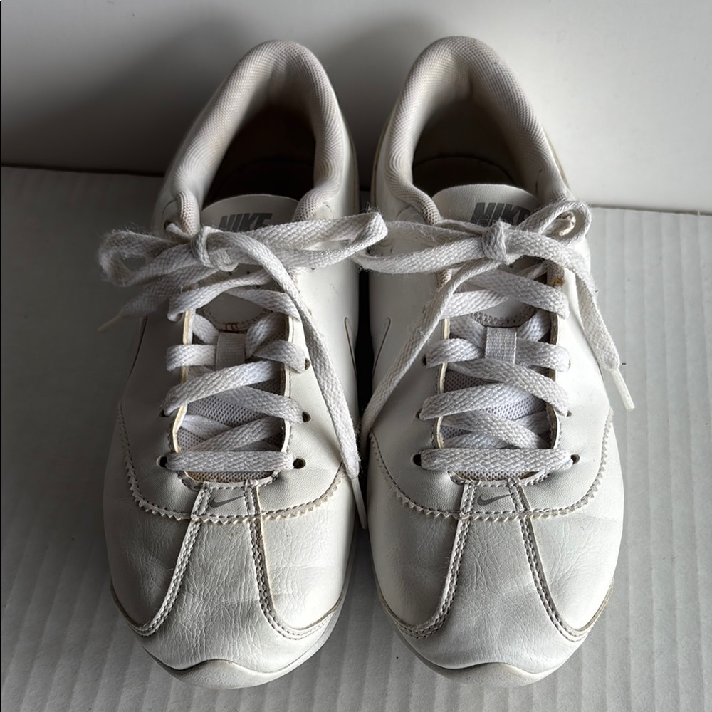 Nike Womens Cheer Unite Cheer Shoes White Cheerleading Leather Sneakers size 5